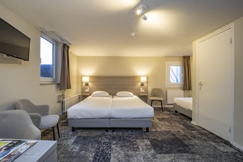 Triple Room | In-room safe, desk, cribs/infant beds, free WiFi