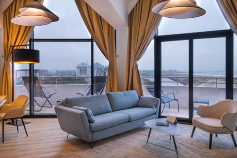 1 bedroom, premium bedding, minibar, in-room safe