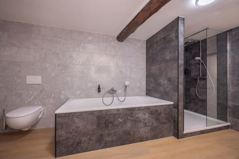 Spacious comfort double room | Bathroom | Eco-friendly toiletries, hair dryer, towels