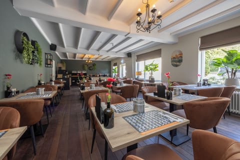 Daily continental breakfast (EUR 18.50 per person)