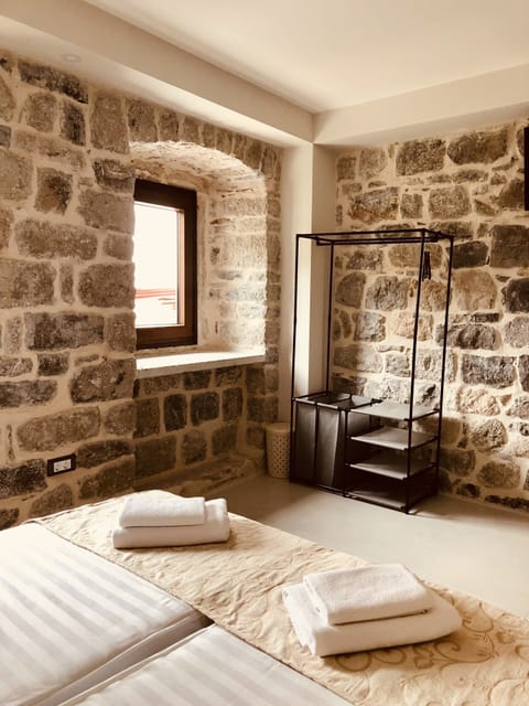 Classic Double or Twin Room, Shared Bathroom | Blackout drapes, free WiFi, bed sheets