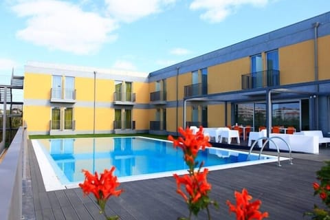 Seasonal outdoor pool, sun loungers