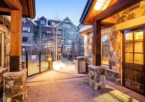 House (Luxury 4 Bedroom Penthouse Rental off) | Exterior