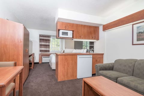 Studio Suite, 1 Queen Bed, Non Smoking, Refrigerator & Microwave | Down comforters, desk, blackout drapes, iron/ironing board
