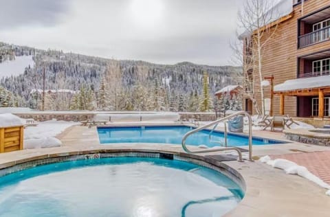 Condo (1 Bedroom Mountain Condo in River Run) | Exterior