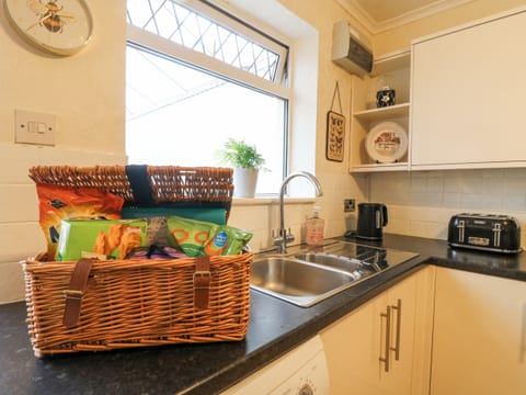 Cottage | Private kitchen | Fridge, electric kettle, cookware/dishes/utensils
