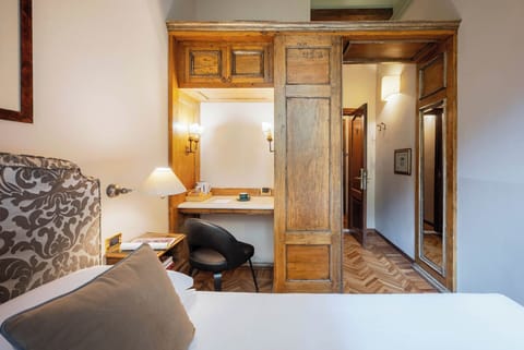Classic Single Room | Hypo-allergenic bedding, minibar, in-room safe, individually decorated