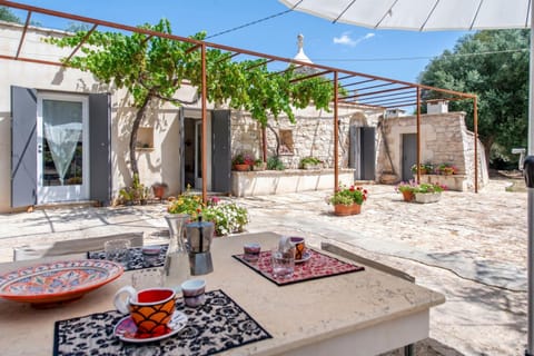 Family Villa, Multiple Bedrooms, 2 Bathrooms (Trullo Fedele Grande125) | Outdoor dining