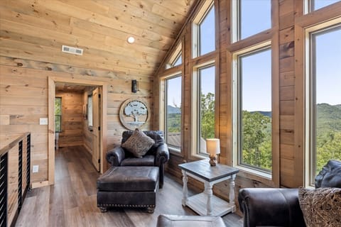 Cabin, 5 Bedrooms | Living room | Smart TV