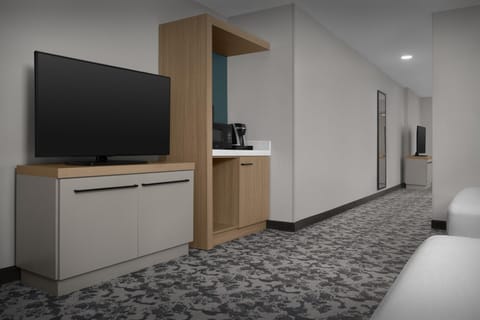 Suite, Accessible | Desk, blackout drapes, iron/ironing board, free cribs/infant beds