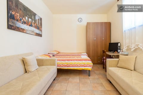 Standard Room (Camera 01) | Desk, laptop workspace, iron/ironing board, free WiFi