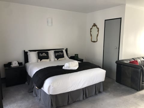 Superior Room | Iron/ironing board, free WiFi, bed sheets