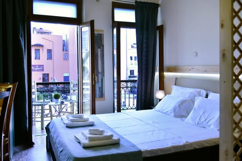 Studio | In-room safe, iron/ironing board, free cribs/infant beds, free WiFi