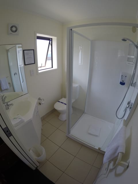 Basic Double Room, 1 Queen Bed, Kitchen, Mountainside | Bathroom | Shower, free toiletries, hair dryer, towels