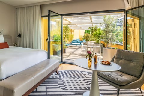 Executive Room, 1 King Bed, Terrace (Paris view) | Free minibar, in-room safe, desk, blackout drapes