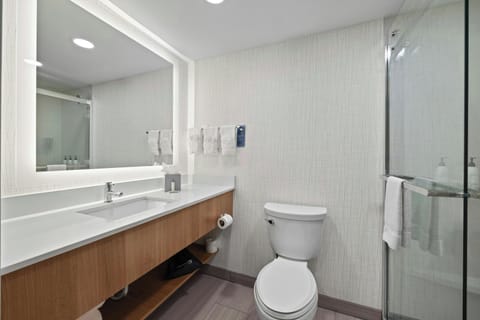 Room, 1 King Bed | Free cribs/infant beds, free WiFi, bed sheets