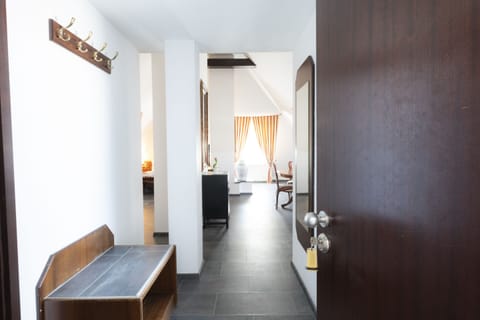 Hypo-allergenic bedding, in-room safe, individually furnished, desk