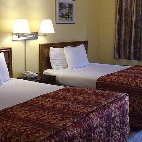 Standard Room, 2 Queen Beds, Non Smoking | Desk, iron/ironing board (on request), WiFi (free), alarm clocks