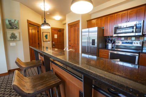 Coffee/tea maker, highchair