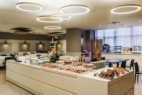 Daily buffet breakfast for a fee