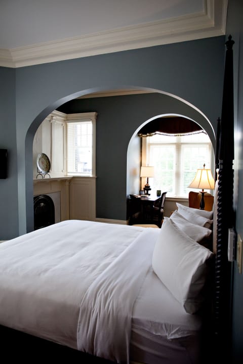 Deluxe Room, 1 King Bed (Fifth Avenue House) | Premium bedding, down comforters, pillowtop beds, in-room safe