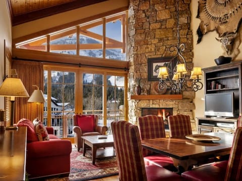 Superior Suite, Multiple Beds, Mountain View, Slope side | Premium bedding, pillowtop beds, in-room safe, desk