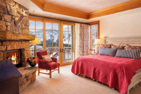 Superior Suite, Multiple Beds, Mountain View, Slope side | Premium bedding, pillowtop beds, in-room safe, desk