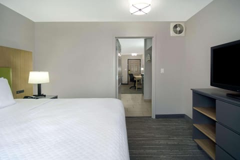 Suite, 1 Bedroom, Non Smoking | Premium bedding, in-room safe, desk, laptop workspace