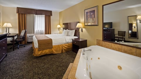 Standard Room, 1 King Bed, Non Smoking, Jetted Tub | In-room safe, desk, laptop workspace, blackout drapes