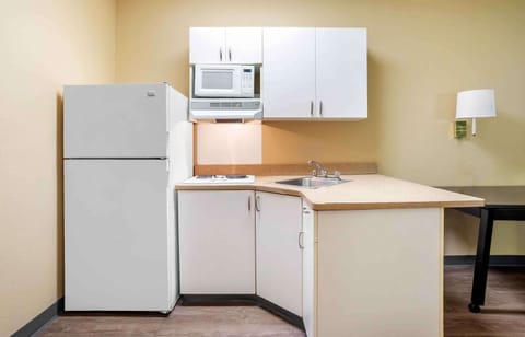 Studio, 2 Double Beds, Non Smoking | Desk, free WiFi, bed sheets