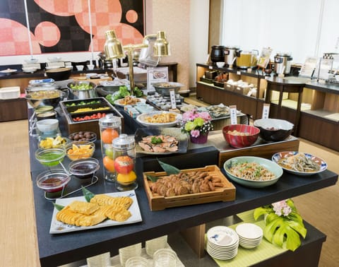 Daily buffet breakfast for a fee