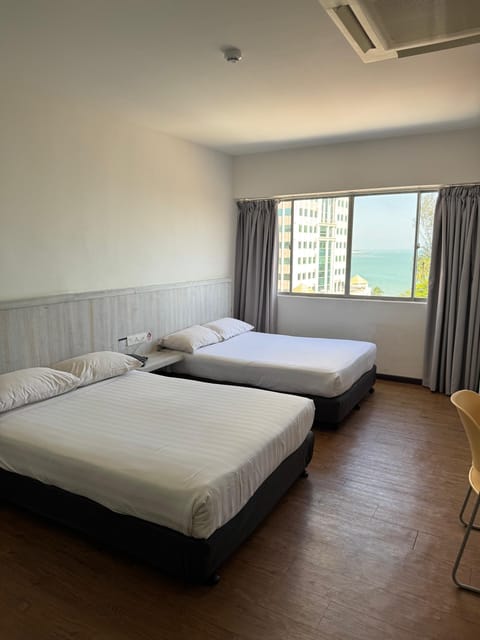 Deluxe Room | Desk, iron/ironing board, rollaway beds, free WiFi