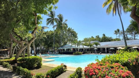 2 outdoor pools, sun loungers