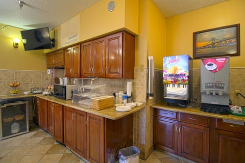 Free daily continental breakfast