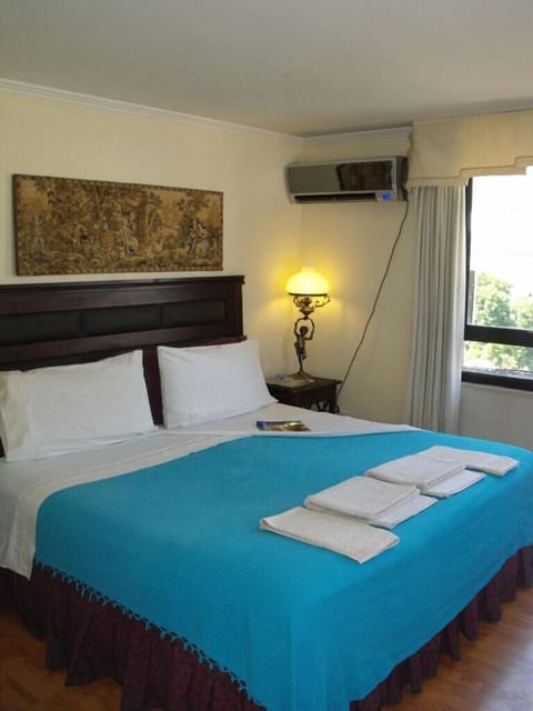 1 bedroom, Egyptian cotton sheets, premium bedding, pillowtop beds