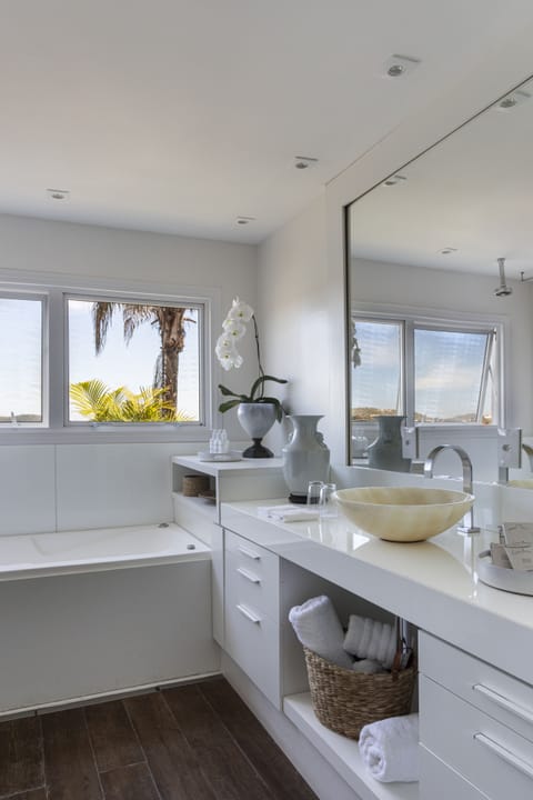 Loft, 1 Queen Bed with Sofa bed, Ocean View | Bathroom | Free toiletries, hair dryer, bathrobes, towels