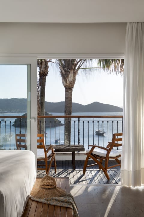 Loft, 1 Queen Bed with Sofa bed, Ocean View | Minibar, in-room safe, individually decorated, individually furnished