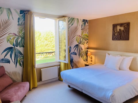 Executive Room | Hypo-allergenic bedding, individually decorated, desk, laptop workspace