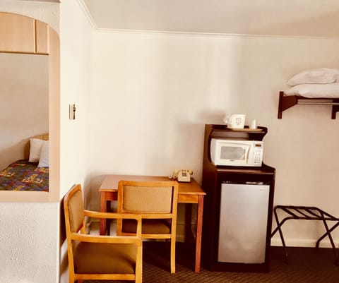 Comfort Single Room | In-room dining