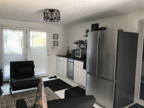 Standard Room (Coachman's Quarters) | Private kitchen | Shared fridge, microwave, electric kettle