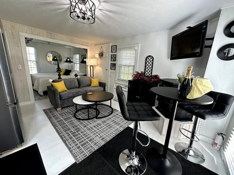 Standard Room (Coachman's Quarters) | Premium bedding, pillowtop beds, individually decorated