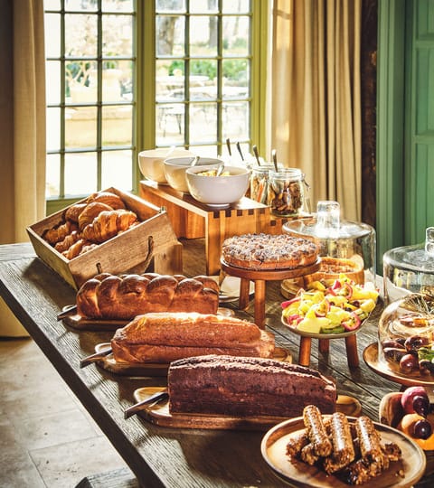 Daily buffet breakfast (EUR 37 per person)