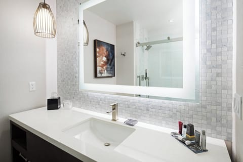 Deep soaking tub, designer toiletries, hair dryer, towels