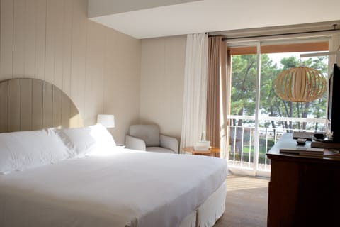 Standard Double Room | Premium bedding, Tempur-Pedic beds, minibar, in-room safe