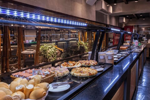 Free daily buffet breakfast
