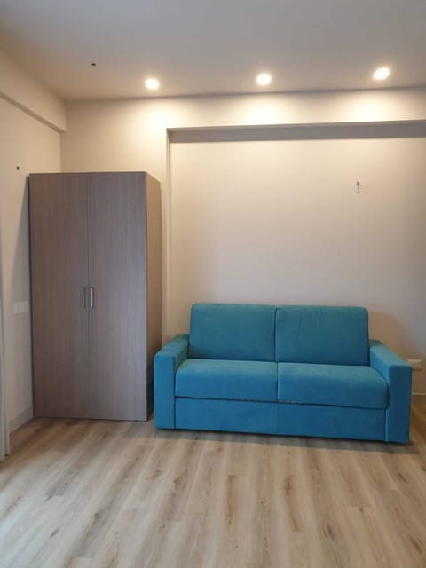 Minibar, in-room safe, desk, bed sheets