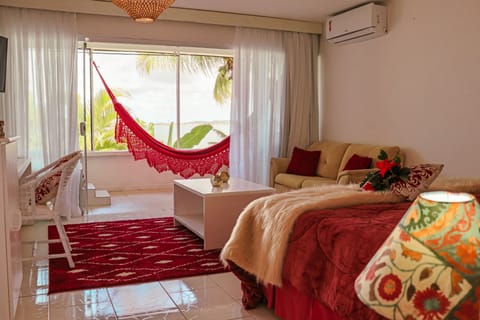 Honeymoon Room | Minibar, in-room safe, desk, laptop workspace