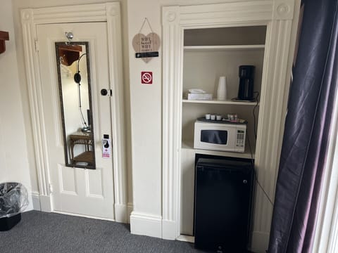 Unit 7 (Shared bath, Second floor) | Individually furnished, iron/ironing board, free WiFi, bed sheets