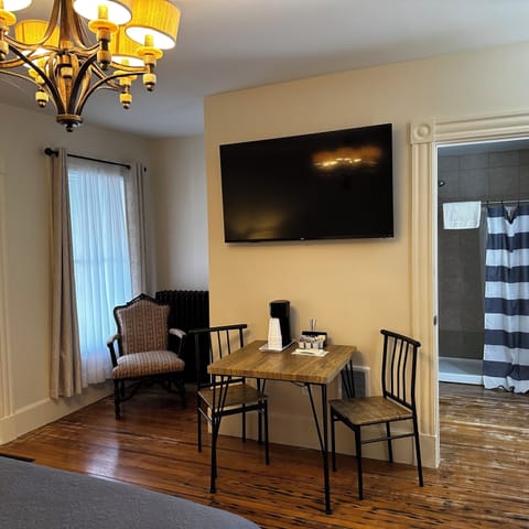 Unit 17 | Individually furnished, iron/ironing board, free WiFi, bed sheets