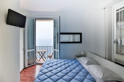 Deluxe Double Room, Sea View (Sol) | Pillowtop beds, free WiFi, bed sheets